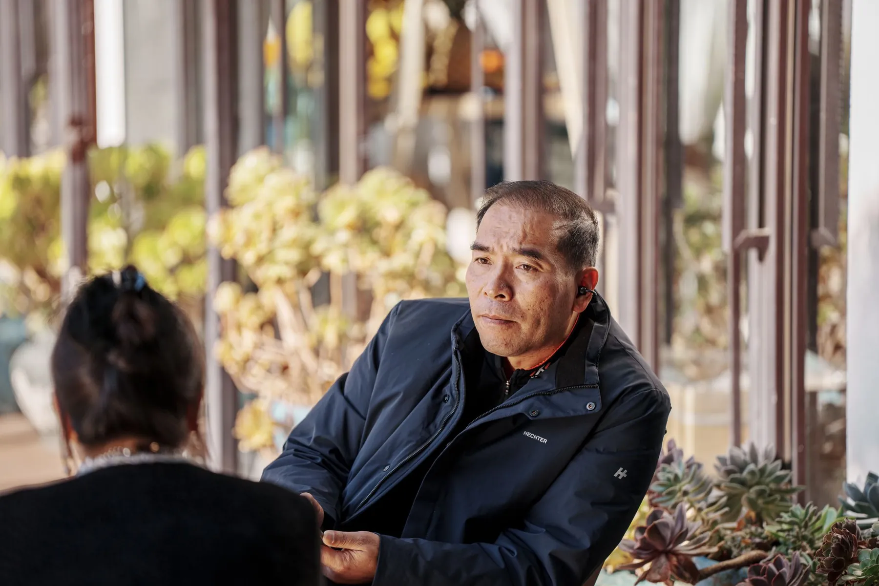 Two people in a relaxed conversation at a café